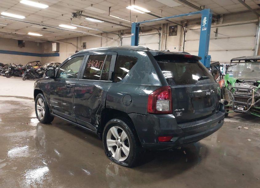 Photo 3 of 2014 Jeep Compass LATITUDE (VIN 1C4NJDEB2ED741304)