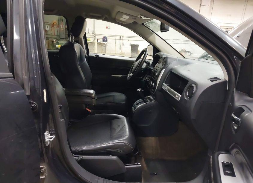 Photo 5 of 2014 Jeep Compass LATITUDE (VIN 1C4NJDEB2ED741304)