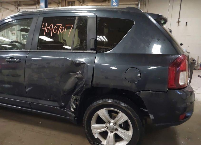 Photo 6 of 2014 Jeep Compass LATITUDE (VIN 1C4NJDEB2ED741304)