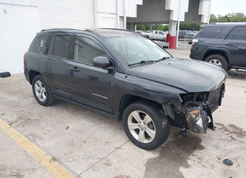 2015 Jeep Compass LATITUDE (VIN 1C4NJDEB2FD177221) main photo