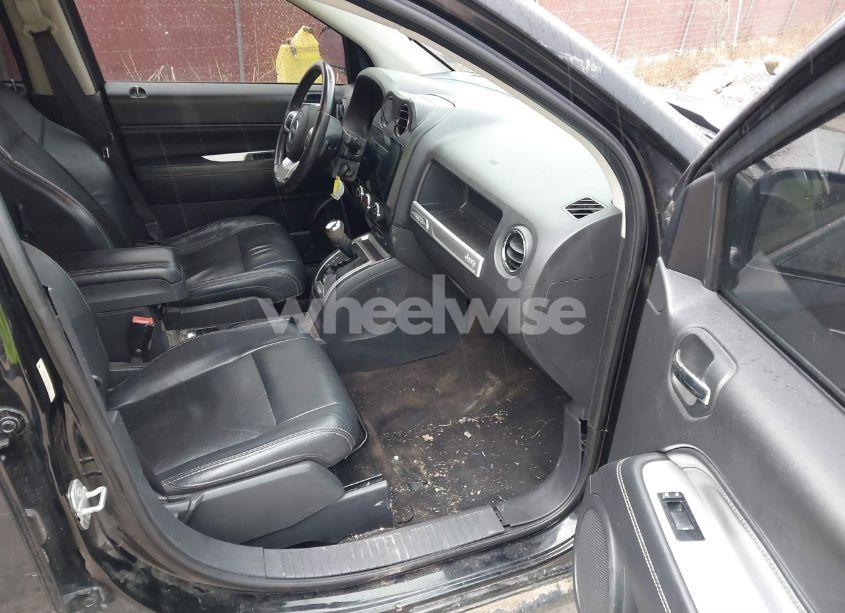 Photo 5 of 2015 Jeep Compass HIGH ALTITUDE EDITION (VIN 1C4NJDEB2FD207611)