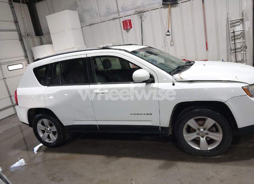 Photo 13 of 2016 Jeep Compass LATITUDE (VIN 1C4NJDEB2GD544541)