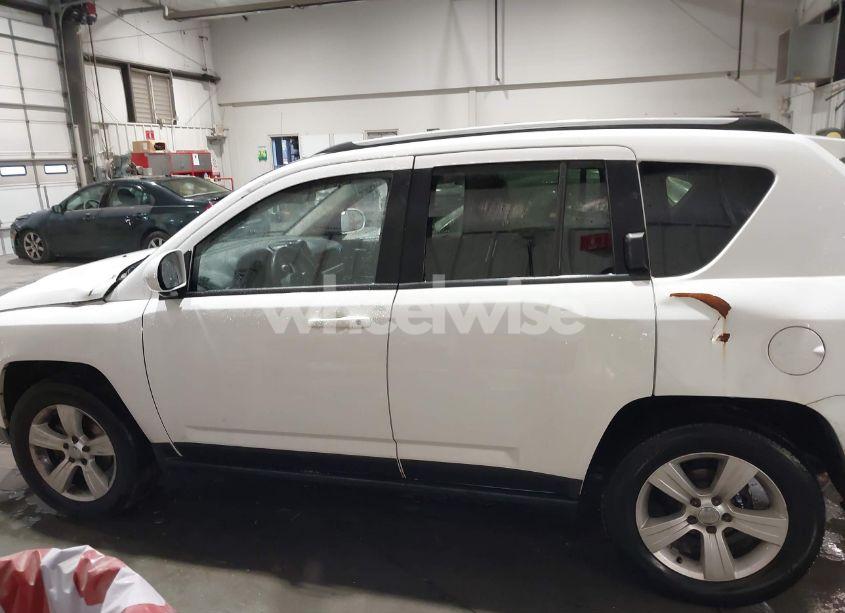 Photo 14 of 2016 Jeep Compass LATITUDE (VIN 1C4NJDEB2GD544541)