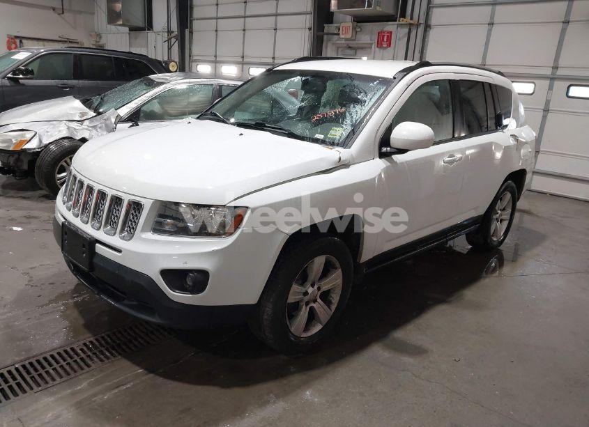 Photo 2 of 2016 Jeep Compass LATITUDE (VIN 1C4NJDEB2GD544541)