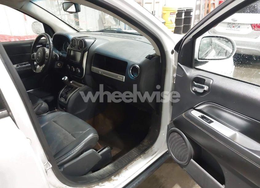 Photo 5 of 2016 Jeep Compass LATITUDE (VIN 1C4NJDEB2GD544541)