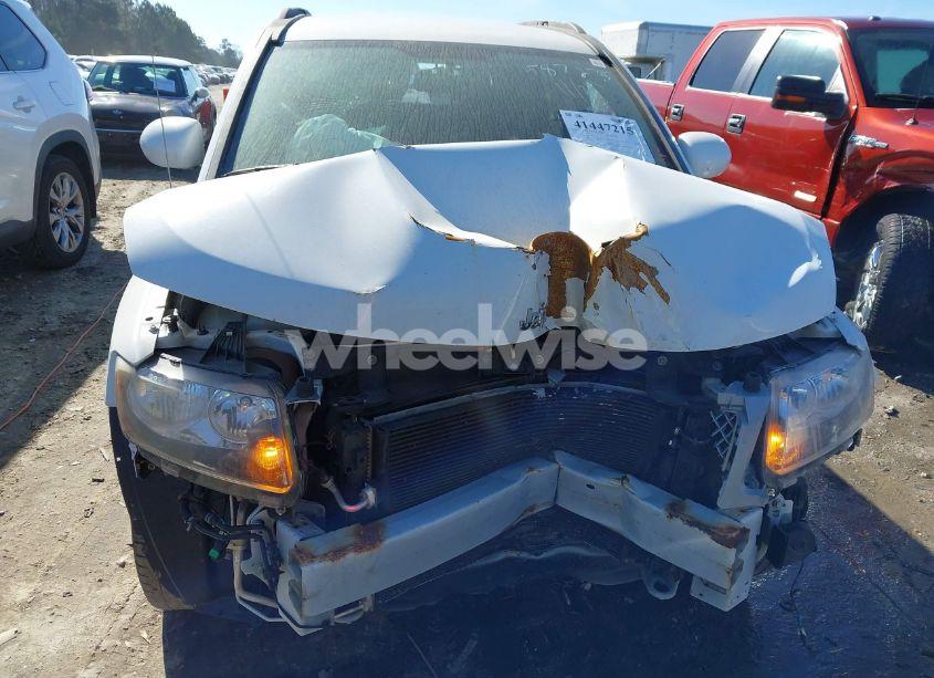 Photo 13 of 2016 Jeep Compass LATITUDE (VIN 1C4NJDEB2GD587275)