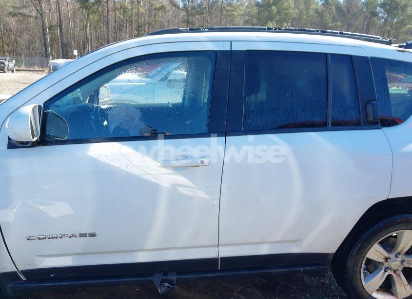 Photo 15 of 2016 Jeep Compass LATITUDE (VIN 1C4NJDEB2GD587275)