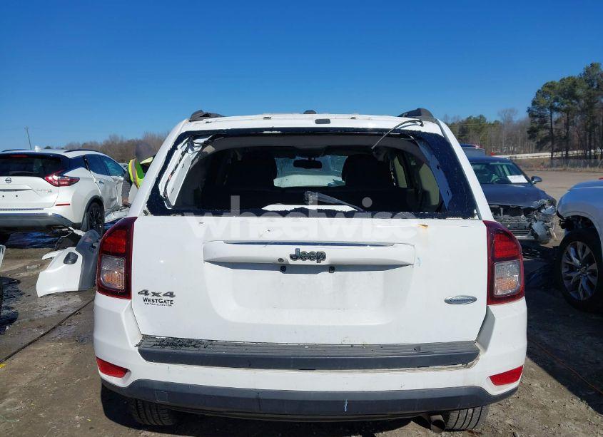 Photo 17 of 2016 Jeep Compass LATITUDE (VIN 1C4NJDEB2GD587275)
