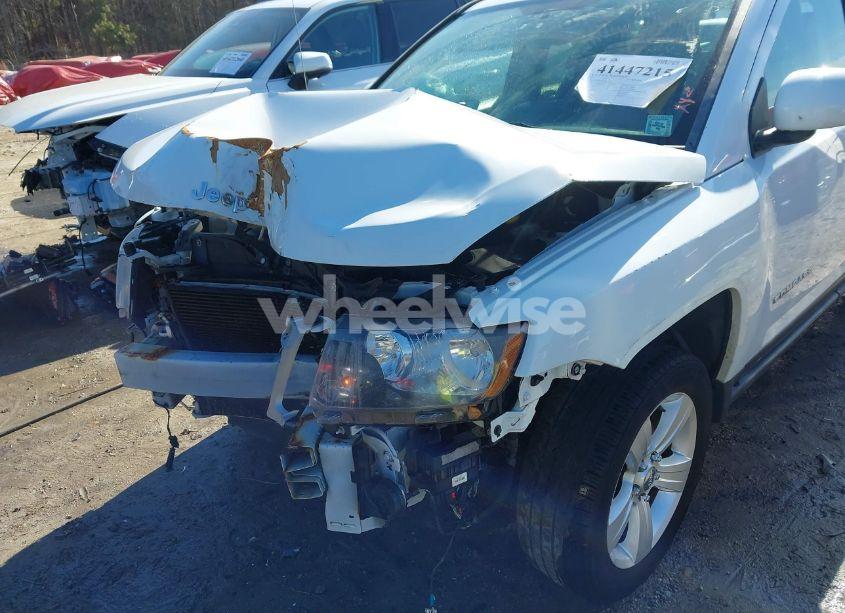 Photo 18 of 2016 Jeep Compass LATITUDE (VIN 1C4NJDEB2GD587275)