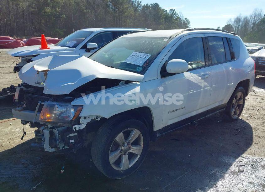 Photo 2 of 2016 Jeep Compass LATITUDE (VIN 1C4NJDEB2GD587275)