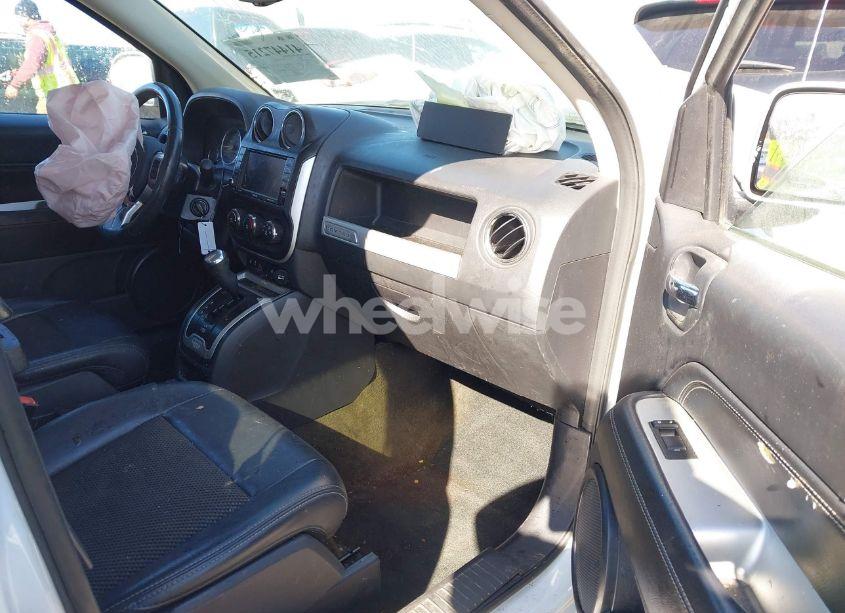 Photo 5 of 2016 Jeep Compass LATITUDE (VIN 1C4NJDEB2GD587275)