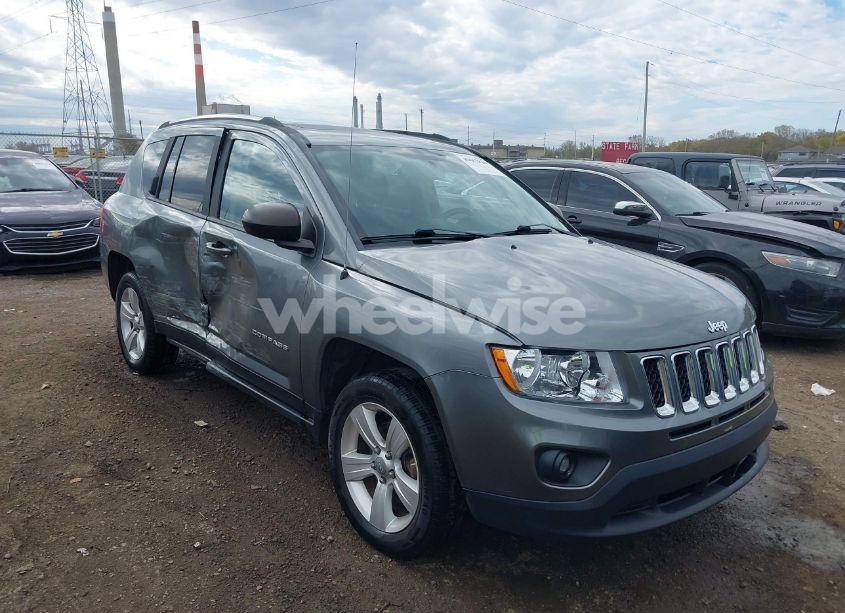 2012 Jeep Compass LATITUDE (VIN 1C4NJDEB3CD547670) main photo