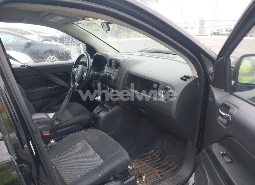 Photo 5 of 2012 Jeep Compass LATITUDE (VIN 1C4NJDEB3CD616308)