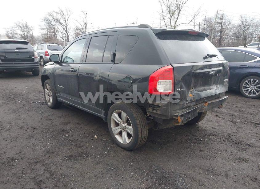 Photo 3 of 2013 Jeep Compass LATITUDE (VIN 1C4NJDEB3DD221904)