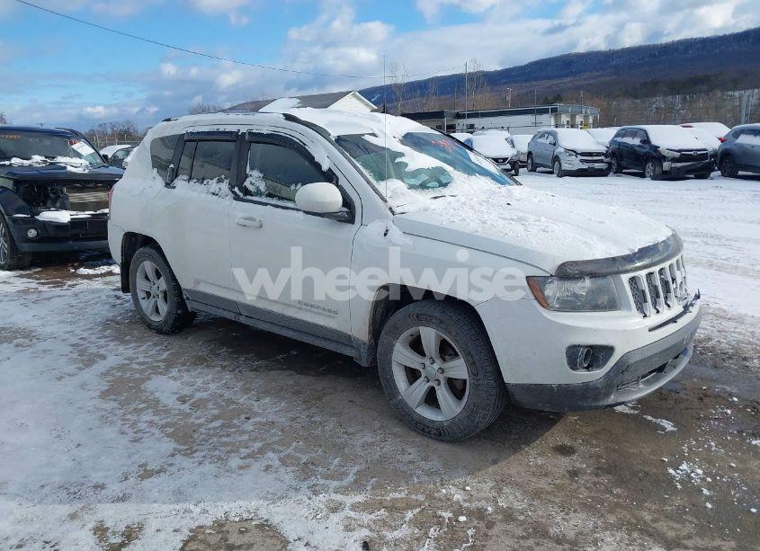 2014 Jeep Compass LATITUDE (VIN 1C4NJDEB3ED673904) main photo