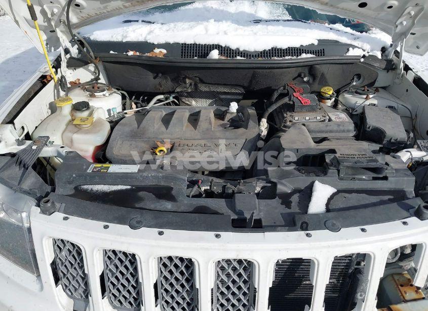 Photo 10 of 2014 Jeep Compass LATITUDE (VIN 1C4NJDEB3ED673904)