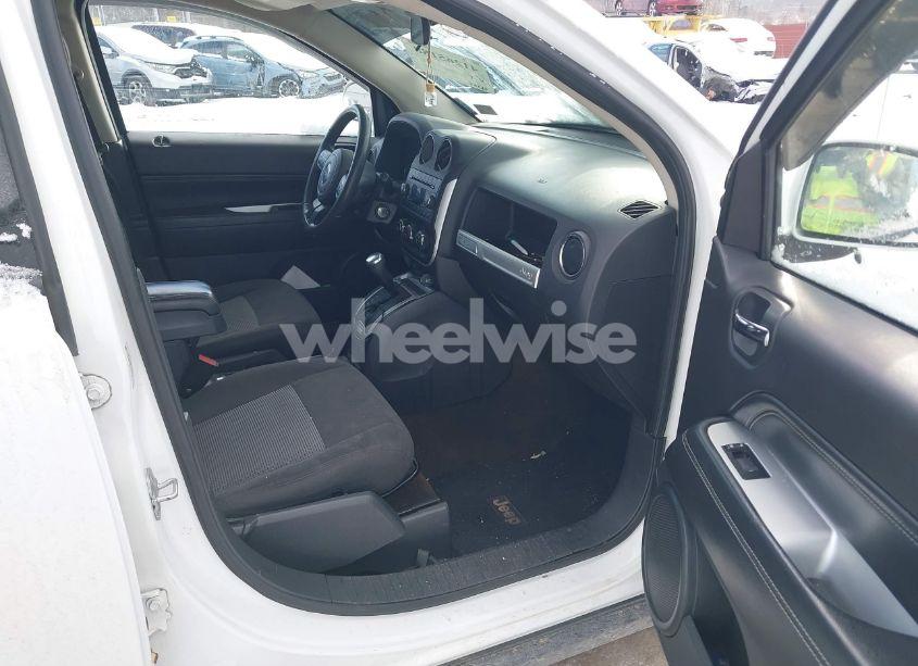 Photo 5 of 2014 Jeep Compass LATITUDE (VIN 1C4NJDEB3ED673904)