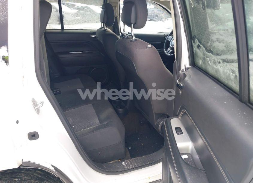 Photo 8 of 2014 Jeep Compass LATITUDE (VIN 1C4NJDEB3ED673904)