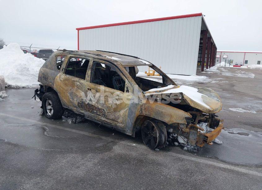 2014 Jeep Compass LATITUDE (VIN 1C4NJDEB3ED689116) main photo