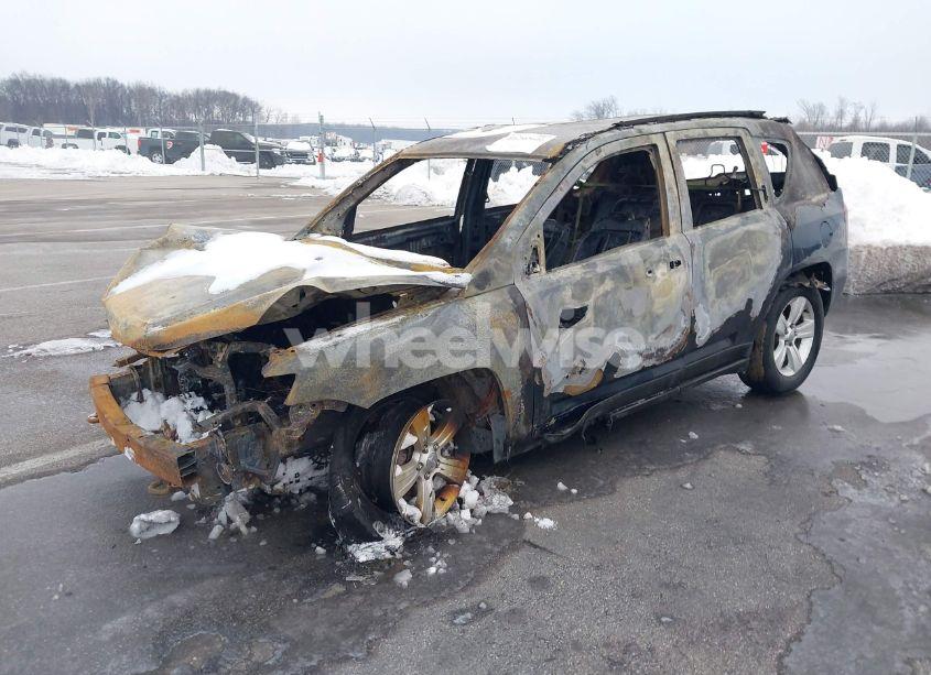 Photo 2 of 2014 Jeep Compass LATITUDE (VIN 1C4NJDEB3ED689116)