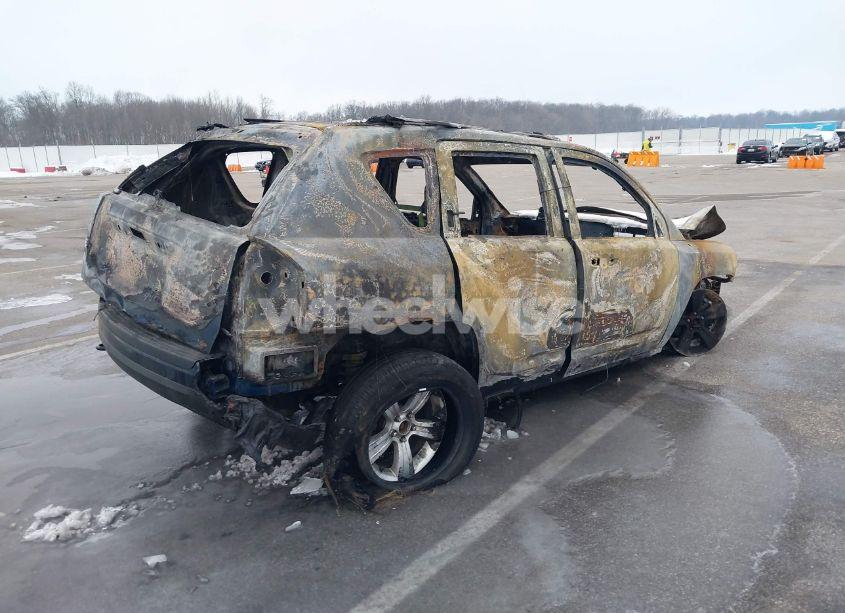 Photo 4 of 2014 Jeep Compass LATITUDE (VIN 1C4NJDEB3ED689116)