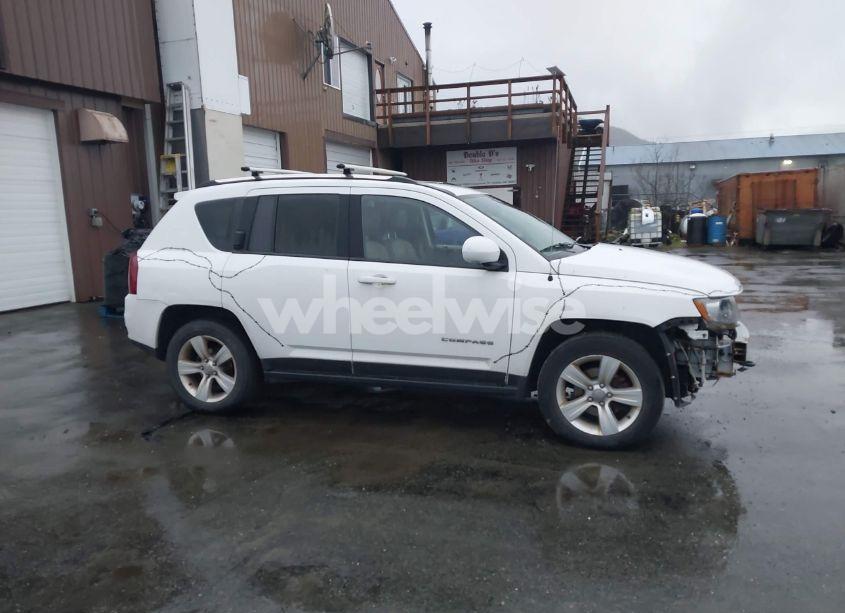 Photo 14 of 2014 Jeep Compass LATITUDE (VIN 1C4NJDEB3ED722471)