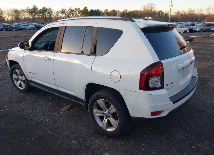 Photo 3 of 2014 Jeep Compass LATITUDE (VIN 1C4NJDEB3ED845901)