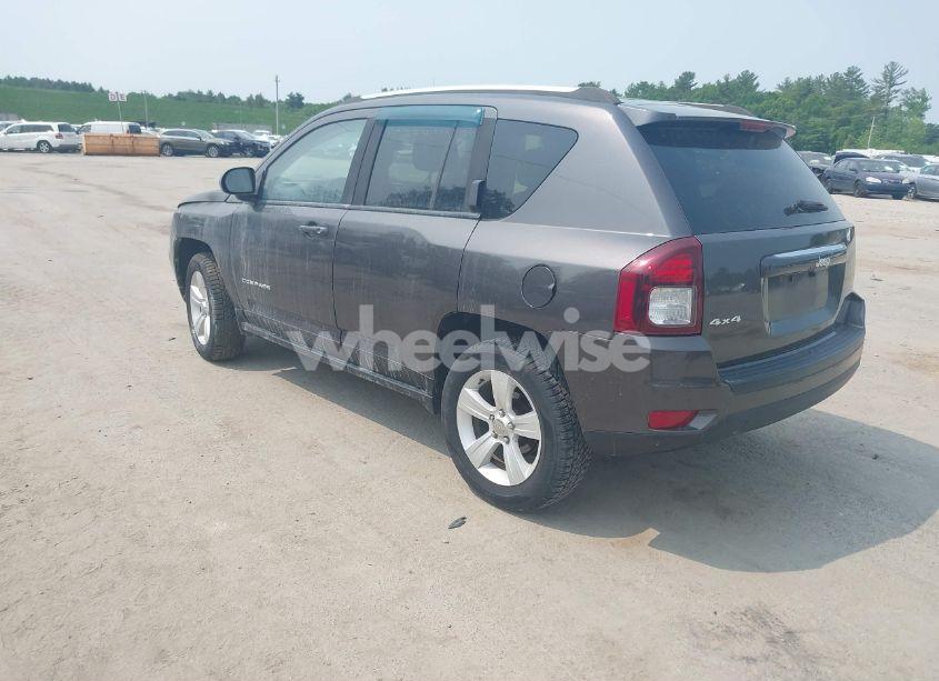 Photo 3 of 2014 Jeep Compass LATITUDE (VIN 1C4NJDEB3ED904770)