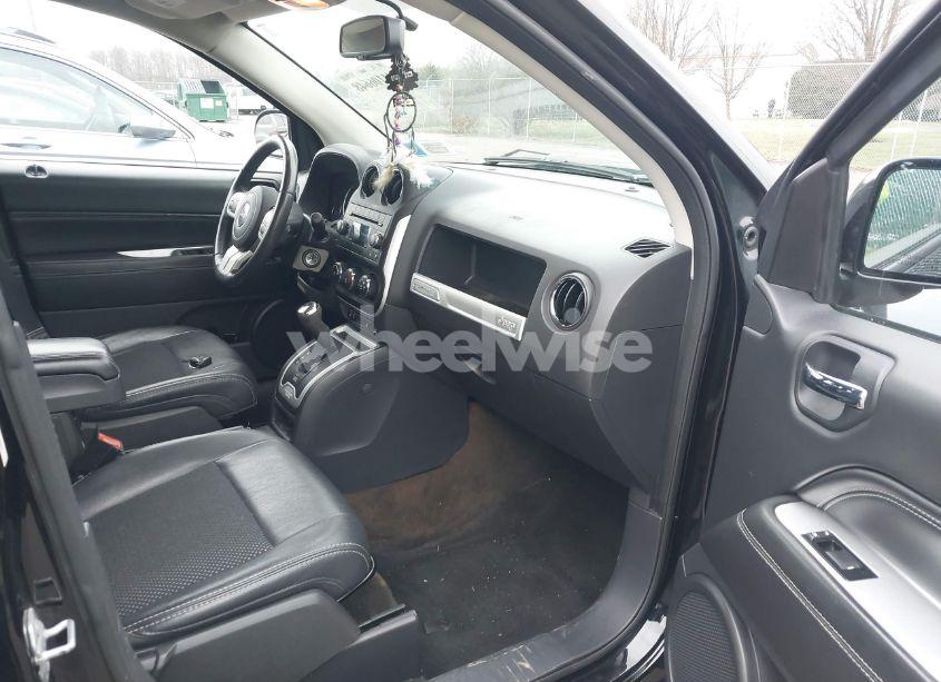 Photo 5 of 2016 Jeep Compass LATITUDE (VIN 1C4NJDEB3GD663831)