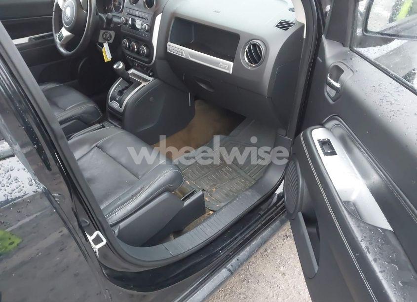 Photo 3 of 2016 Jeep Compass HIGH ALTITUDE EDITION (VIN 1C4NJDEB3GD725051)