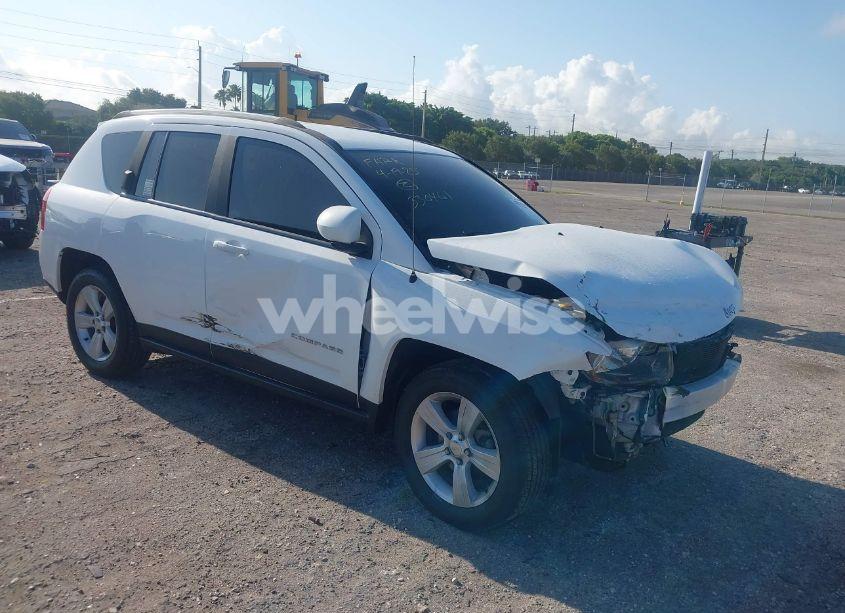 2017 Jeep Compass LATITUDE 4X4 (VIN 1C4NJDEB3HD113109) main photo