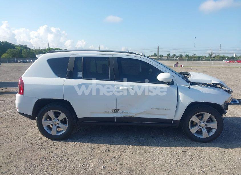 Photo 13 of 2017 Jeep Compass LATITUDE 4X4 (VIN 1C4NJDEB3HD113109)