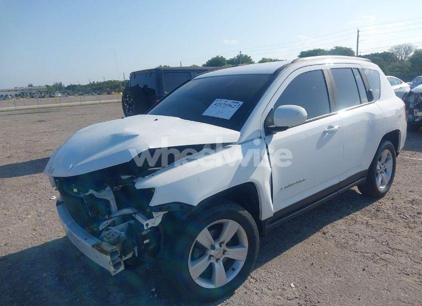 Photo 2 of 2017 Jeep Compass LATITUDE 4X4 (VIN 1C4NJDEB3HD113109)