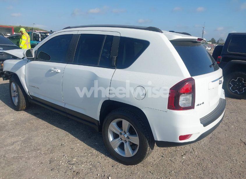 Photo 3 of 2017 Jeep Compass LATITUDE 4X4 (VIN 1C4NJDEB3HD113109)