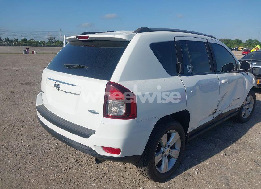 Photo 4 of 2017 Jeep Compass LATITUDE 4X4 (VIN 1C4NJDEB3HD113109)