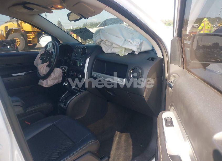 Photo 5 of 2017 Jeep Compass LATITUDE 4X4 (VIN 1C4NJDEB3HD113109)