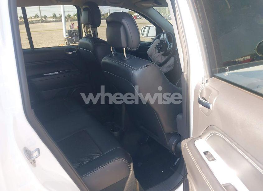 Photo 8 of 2017 Jeep Compass LATITUDE 4X4 (VIN 1C4NJDEB3HD113109)