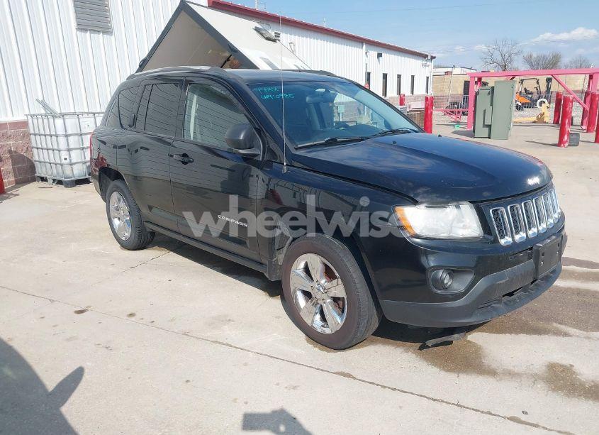 2013 Jeep Compass LATITUDE (VIN 1C4NJDEB4DD108799) main photo