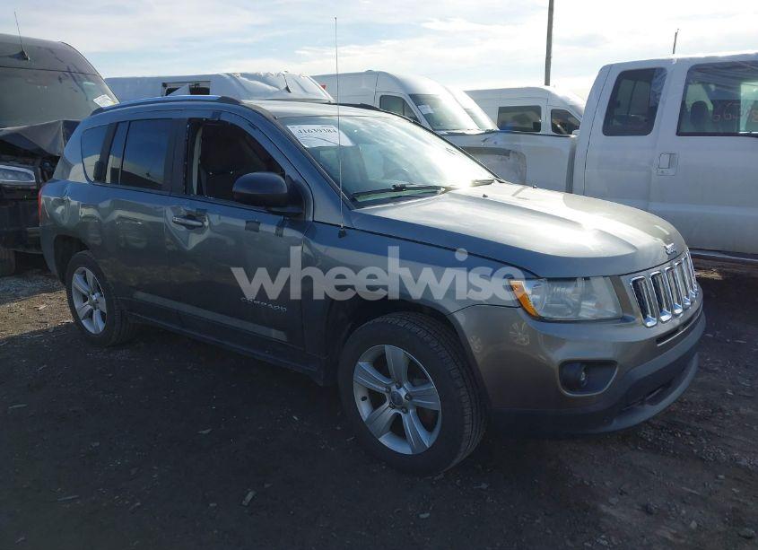 2013 Jeep Compass LATITUDE (VIN 1C4NJDEB4DD246116) main photo