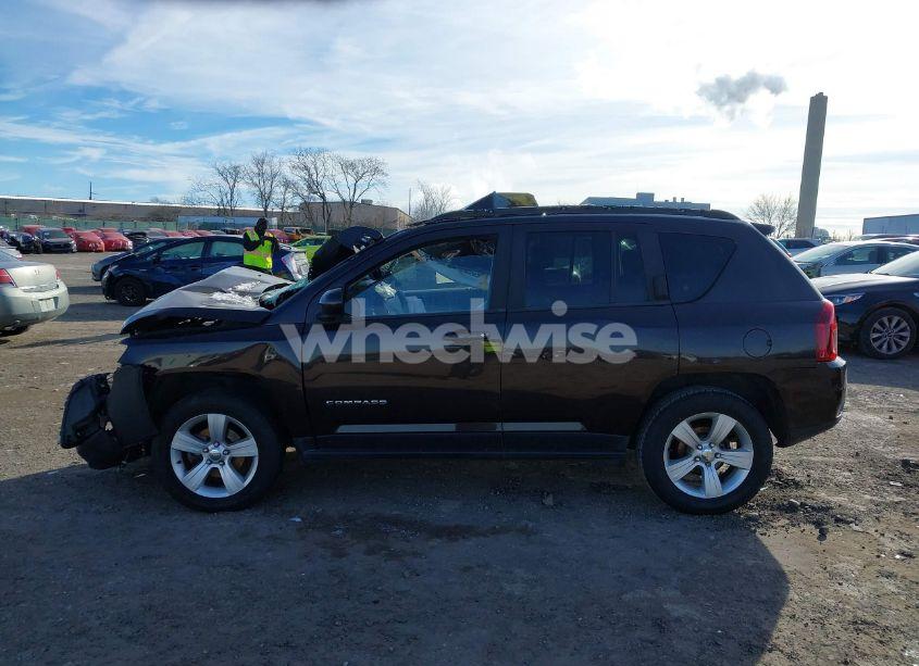 Photo 14 of 2014 Jeep Compass LATITUDE (VIN 1C4NJDEB4ED642175)