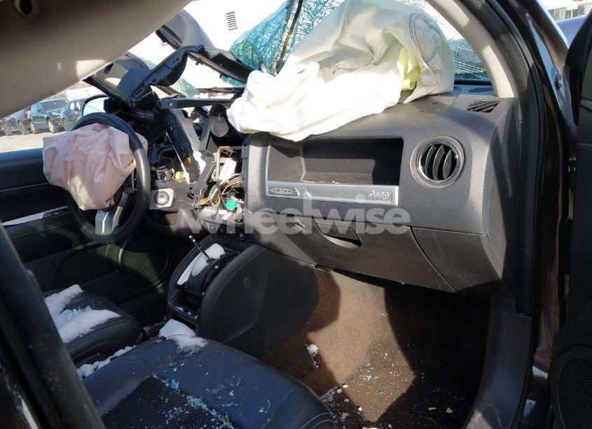 Photo 5 of 2014 Jeep Compass LATITUDE (VIN 1C4NJDEB4ED642175)