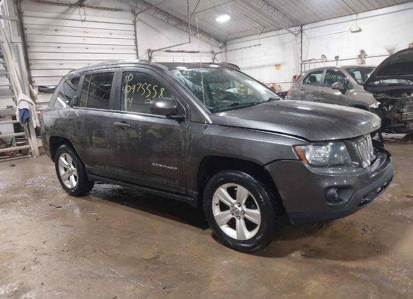 2014 Jeep Compass LATITUDE (VIN 1C4NJDEB4ED730871) main photo
