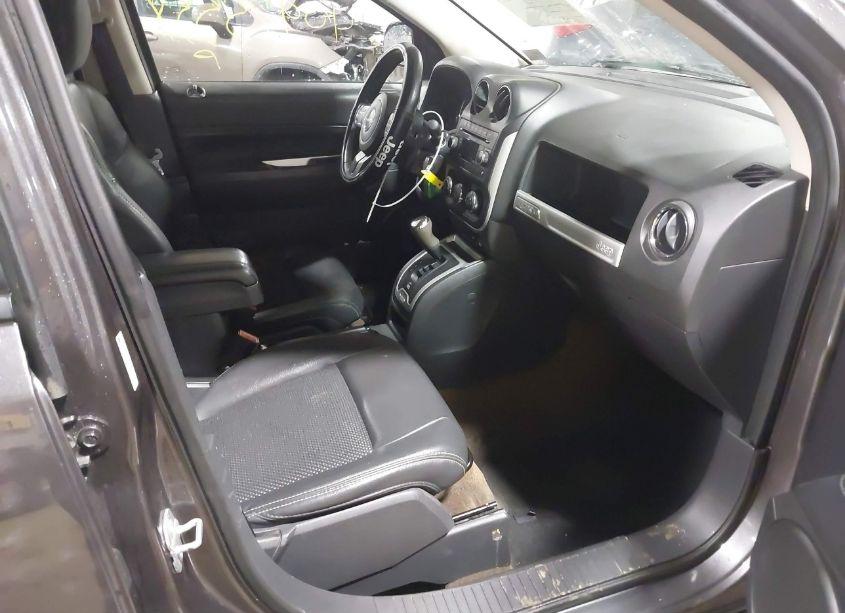 Photo 5 of 2014 Jeep Compass LATITUDE (VIN 1C4NJDEB4ED730871)