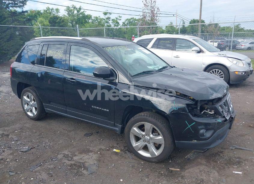 2014 Jeep Compass LATITUDE (VIN 1C4NJDEB4ED810817) main photo