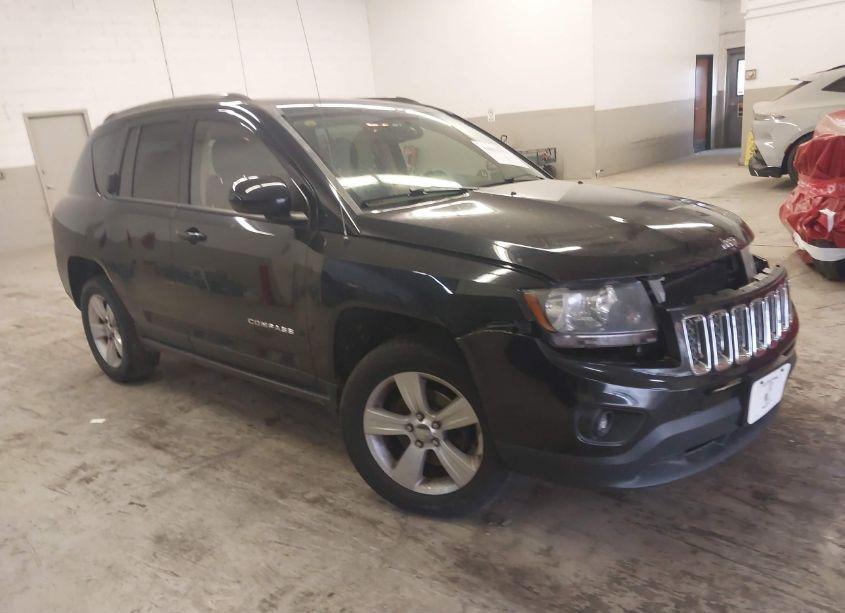 2014 Jeep Compass LATITUDE (VIN 1C4NJDEB4ED885744) main photo