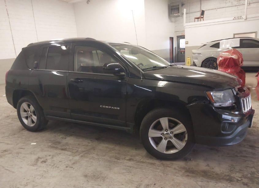 Photo 13 of 2014 Jeep Compass LATITUDE (VIN 1C4NJDEB4ED885744)