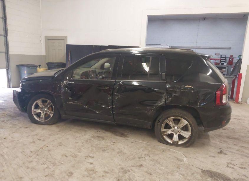 Photo 14 of 2014 Jeep Compass LATITUDE (VIN 1C4NJDEB4ED885744)