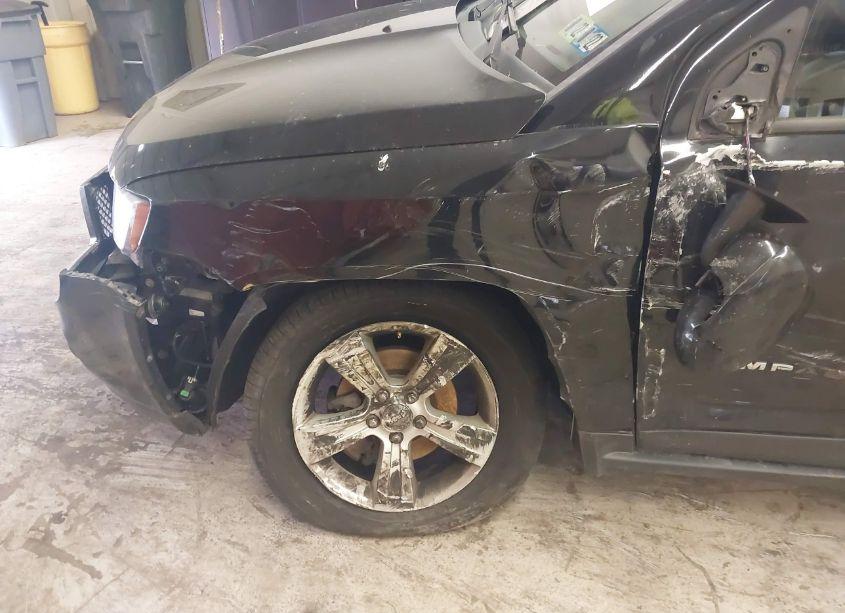 Photo 19 of 2014 Jeep Compass LATITUDE (VIN 1C4NJDEB4ED885744)