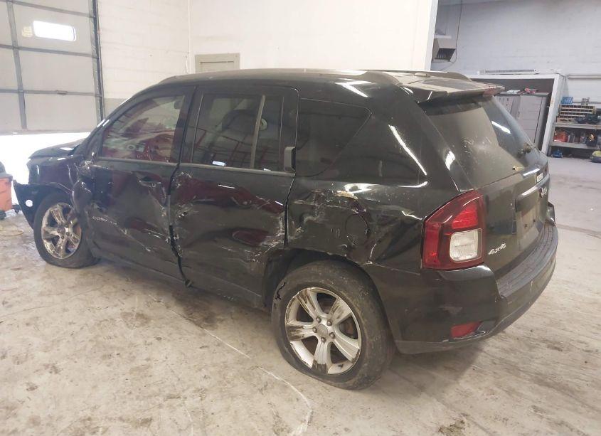 Photo 3 of 2014 Jeep Compass LATITUDE (VIN 1C4NJDEB4ED885744)