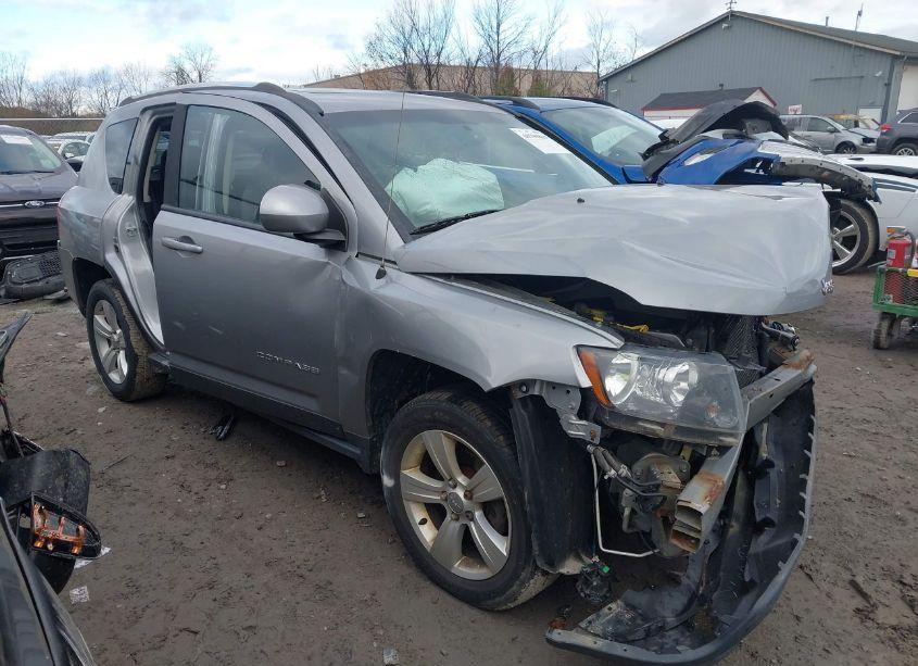 2015 Jeep Compass HIGH ALTITUDE EDITION (VIN 1C4NJDEB4FD120650) main photo